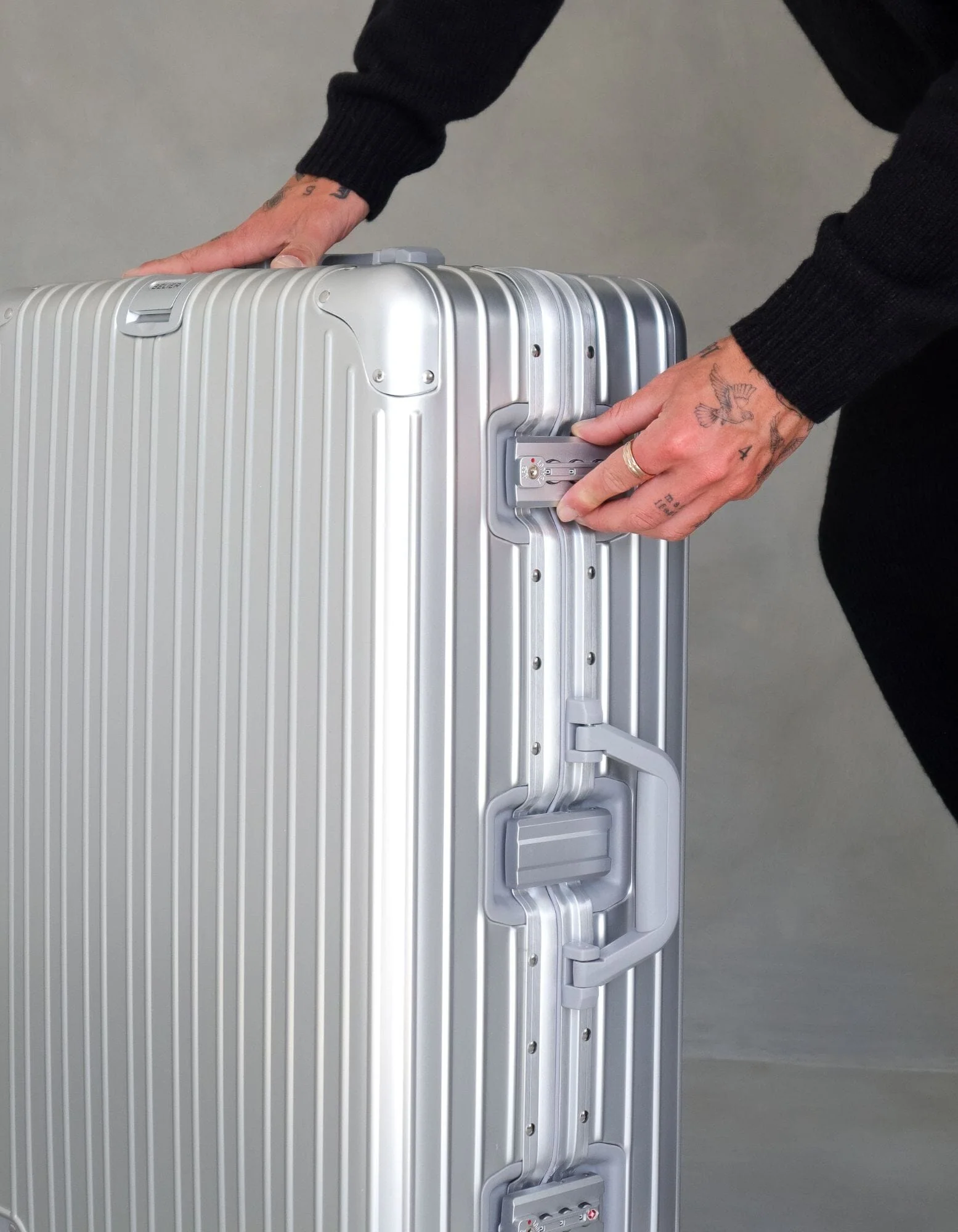 Large Silver Aluminium Hold Case - Image 2